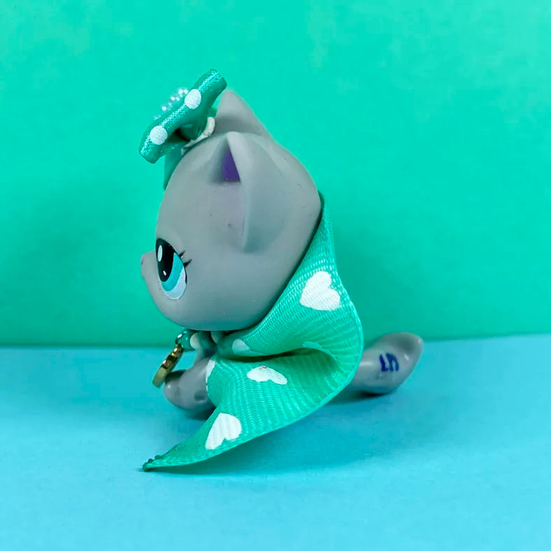 Turquoise and white LPS outfit