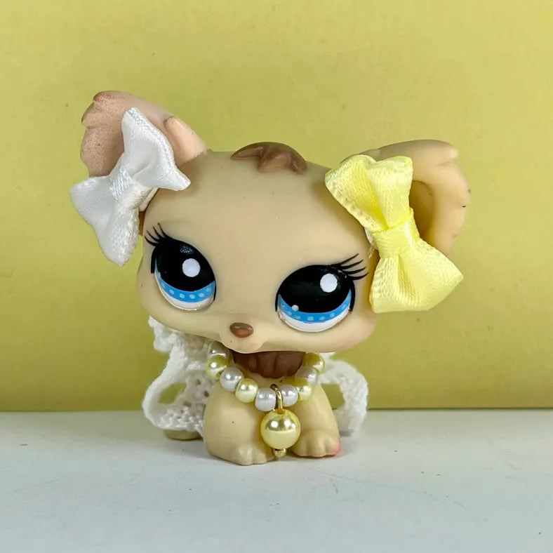 Pastel yellow and white LPS outfit