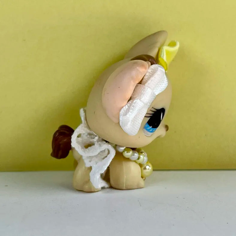 Pastel yellow and white LPS outfit