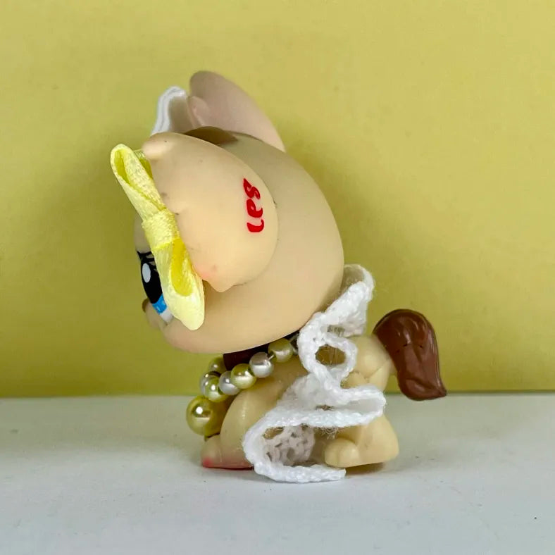 Pastel yellow and white LPS outfit