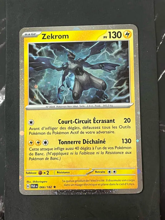 Carte Pokémon Zekrom Holo-Cosmo (Faille Paradoxe Promo)