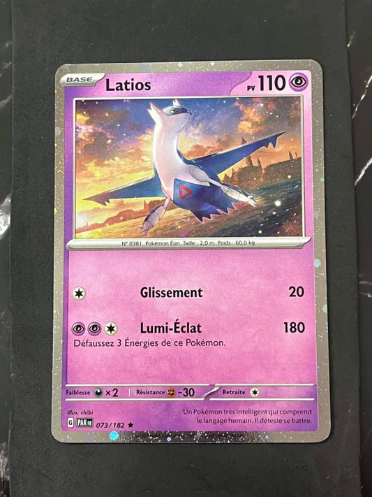 Carte Pokémon Latios Holo-Cosmo (Faille Paradoxe Promo)