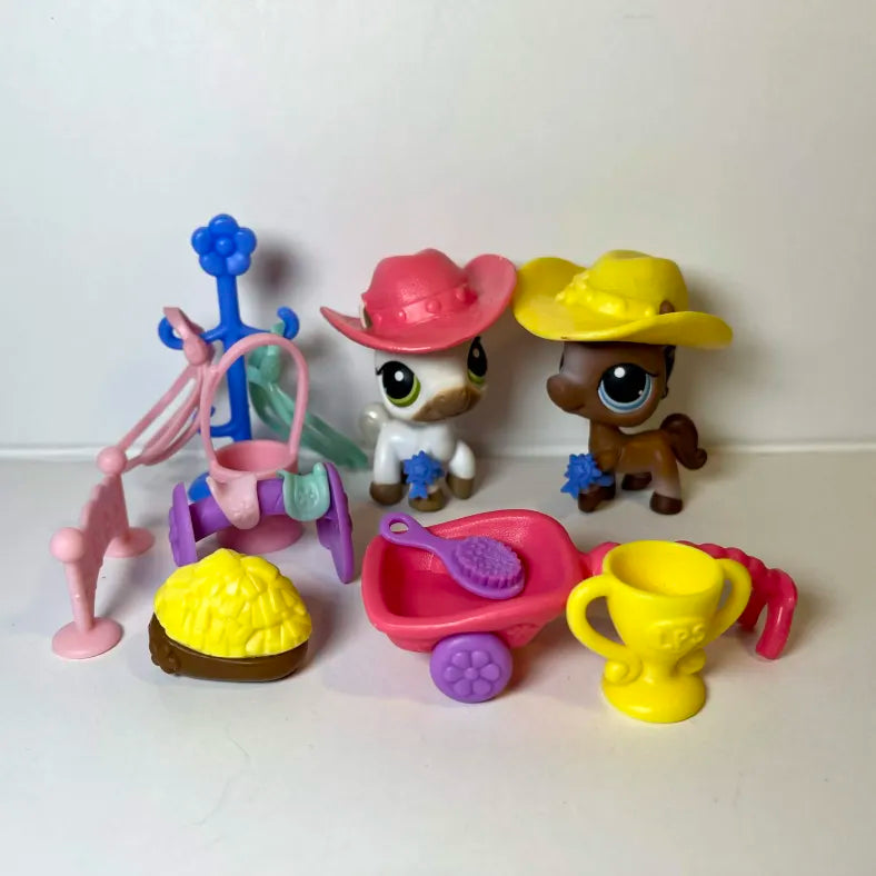 Figurine Littlest Petshop Set #337 #338 "Raceabout Ranch"