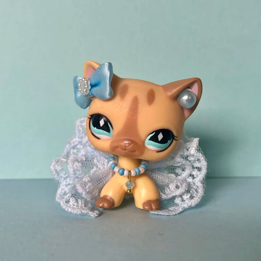 LPS light blue and white outfit
